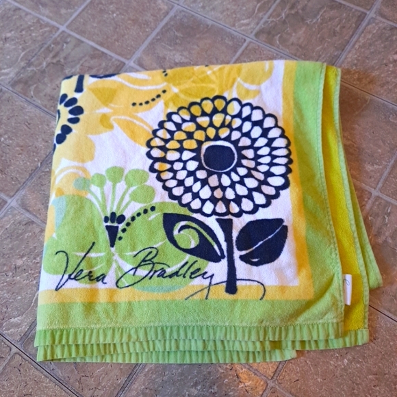 Vera Bradley Beach Towel CITRON Yellow-Green Gray Oversized PLUSH Pool E… - Picture 1 of 5